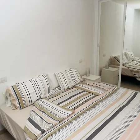 Beautiful With Sea View, Terrace And Pool Appartement